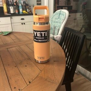 YETI Rambler 26 oz Bottle in Lowcountry Peach